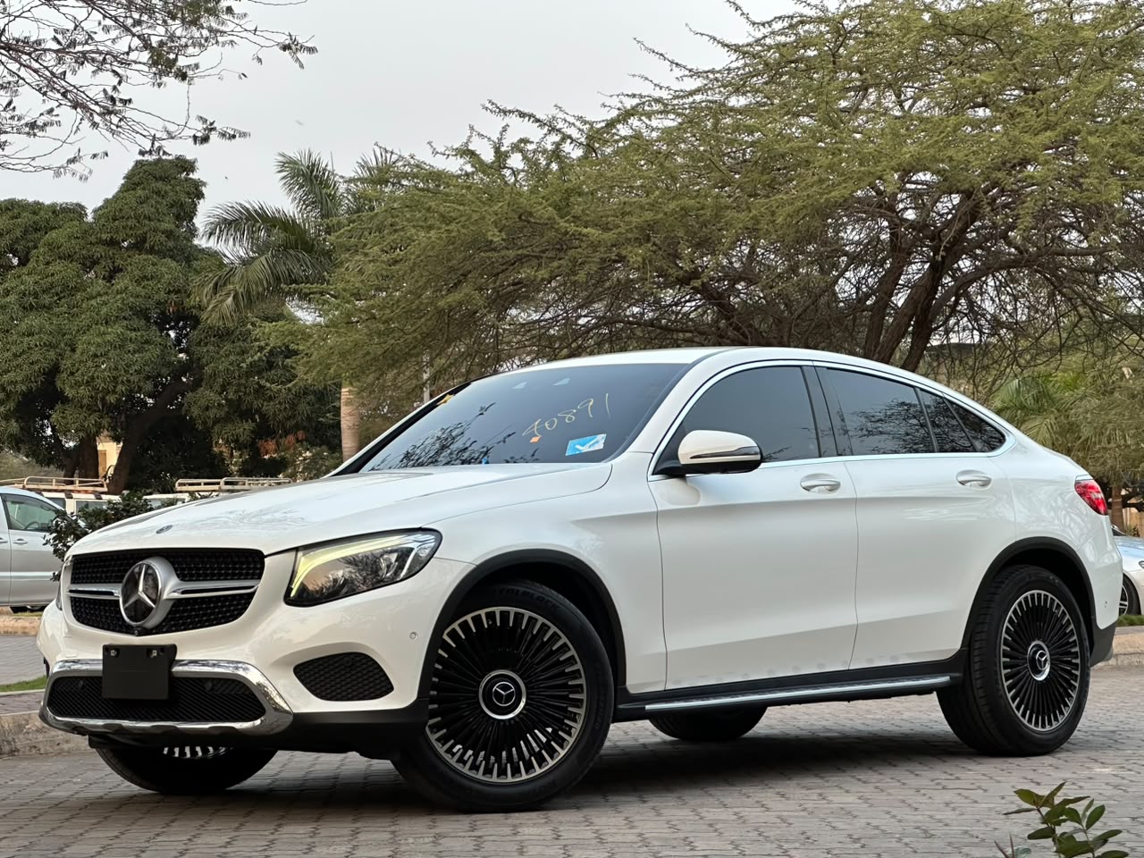 Mercedes Benz thumbnail 2